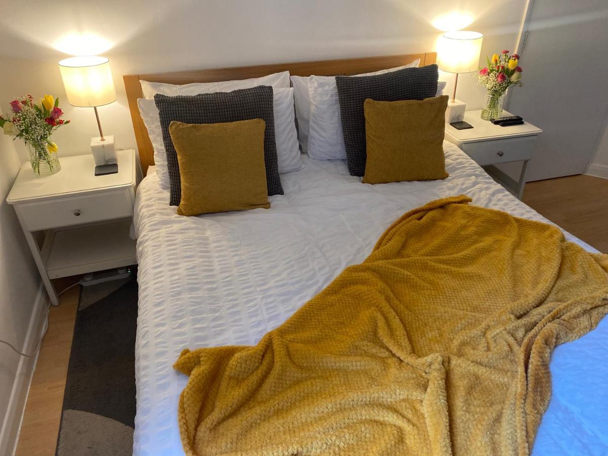 Guest Bedroom With King Size Bed In Brixton Londres Exterior foto